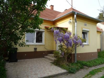 Sorházi ház egy panellakás áráért Győrszentivánon (110367-thumb)